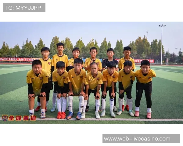 大学足球队的成长之路：从校园绿茵场到职业联赛的梦想追逐