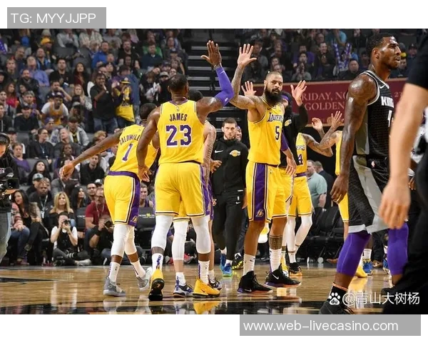 勇士与湖人激战正酣精彩瞬间图片回顾与分析